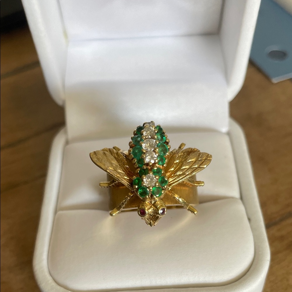 Herbert Rosenthal Emeralds and diamonds Ring
18k gold with detachable Pin - Picture 16 of 17